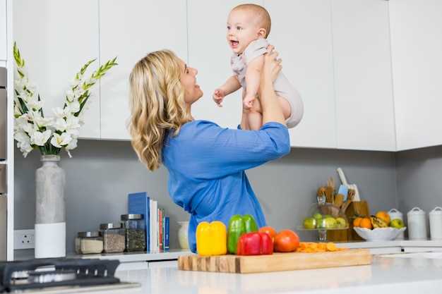 Как формировать здоровые пищевые привычки у малыша в возрасте 1 года