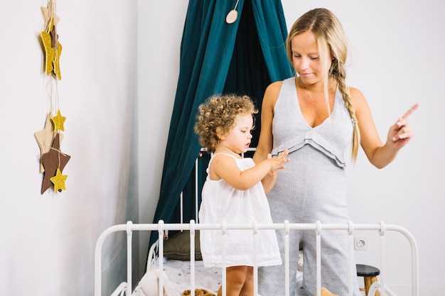 Каким образом выбрать между электрическими приводными механизмами и креслами-качалками для новорожденных?