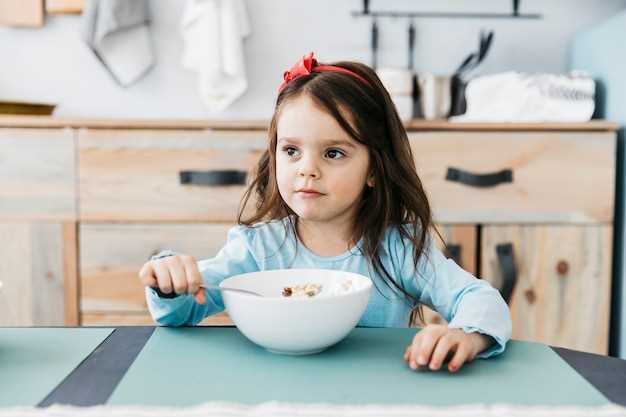 Этапы развития навыка самостоятельного приема пищи ложкой у детей
